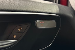 punainen Mercedes-Benz Vito 2021 kuva 15.