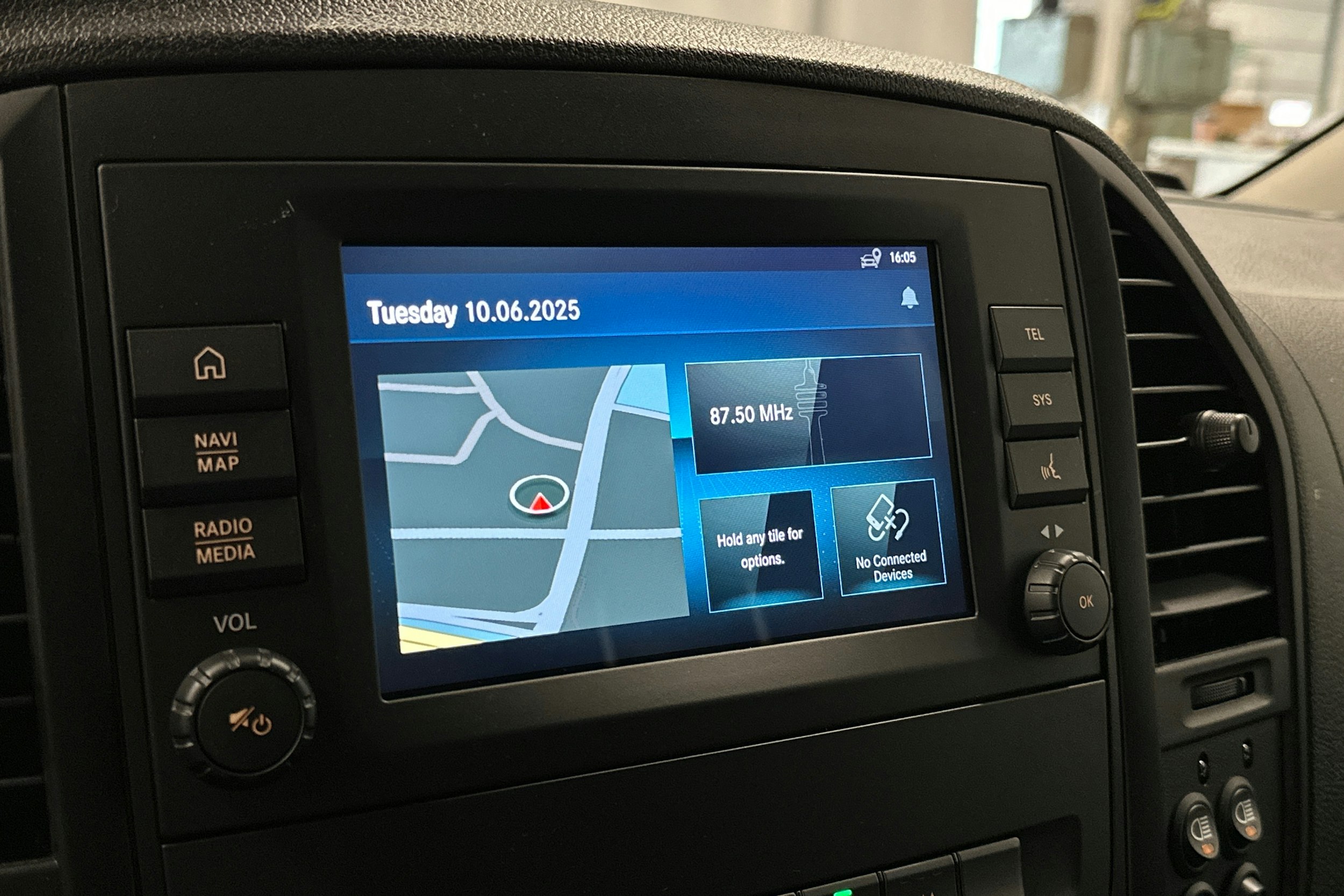punainen Mercedes-Benz Vito 2021 kuva 16.