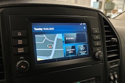 punainen Mercedes-Benz Vito 2021 kuva 16.
