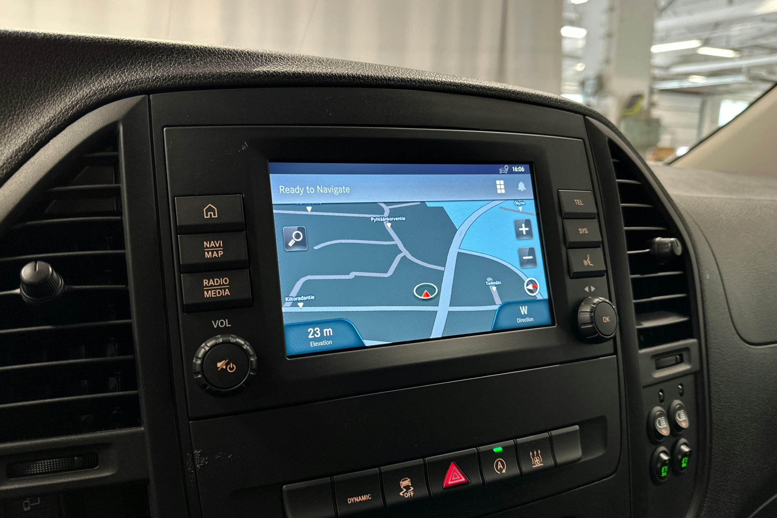 punainen Mercedes-Benz Vito 2021 kuva 17.