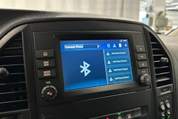 punainen Mercedes-Benz Vito 2021 kuva 18.