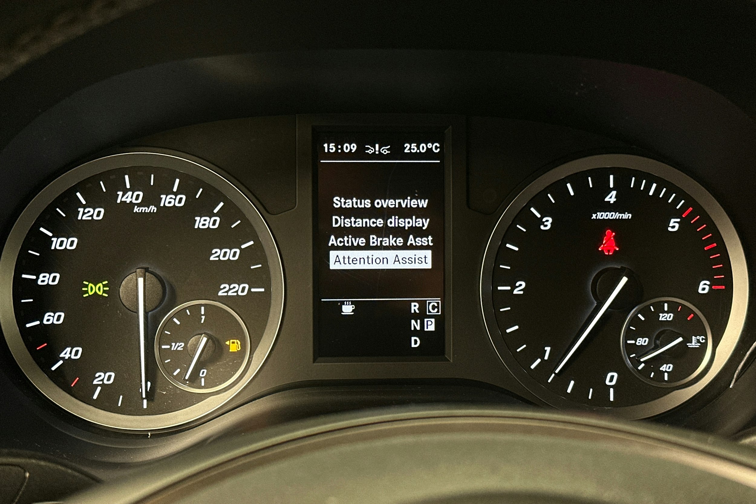 punainen Mercedes-Benz Vito 2021 kuva 19.