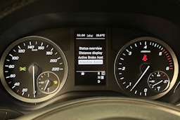 punainen Mercedes-Benz Vito 2021 kuva 19.