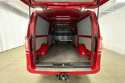 punainen Mercedes-Benz Vito 2021 kuva 21.