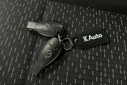 punainen Mercedes-Benz Vito 2021 kuva 23.