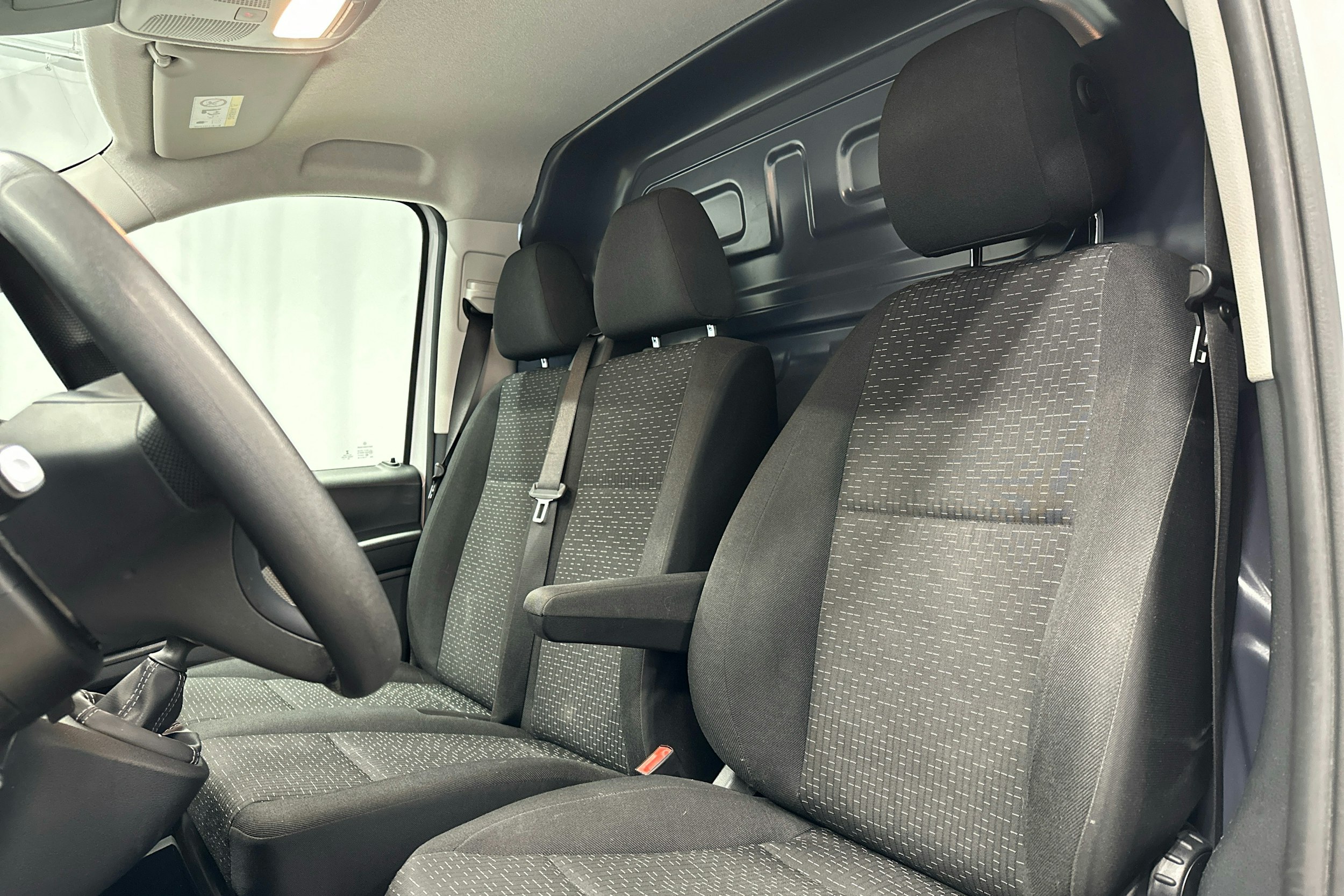 valkoinen Mercedes-Benz Vito 2021 kuva 7.