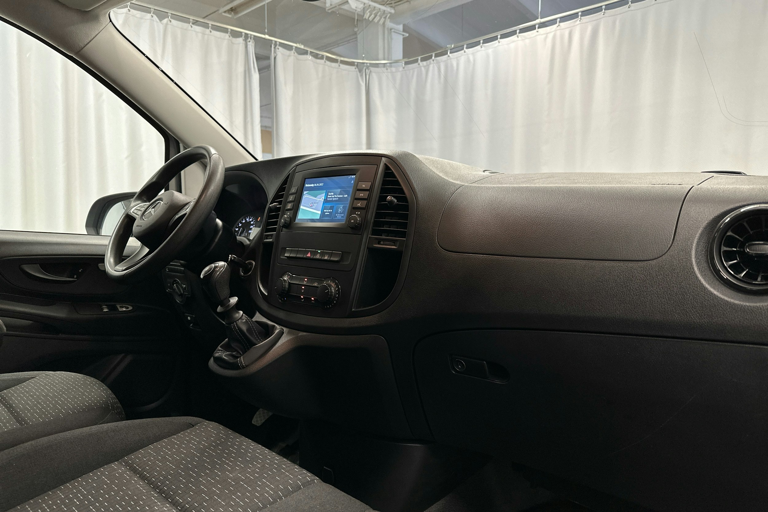 valkoinen Mercedes-Benz Vito 2021 kuva 8.