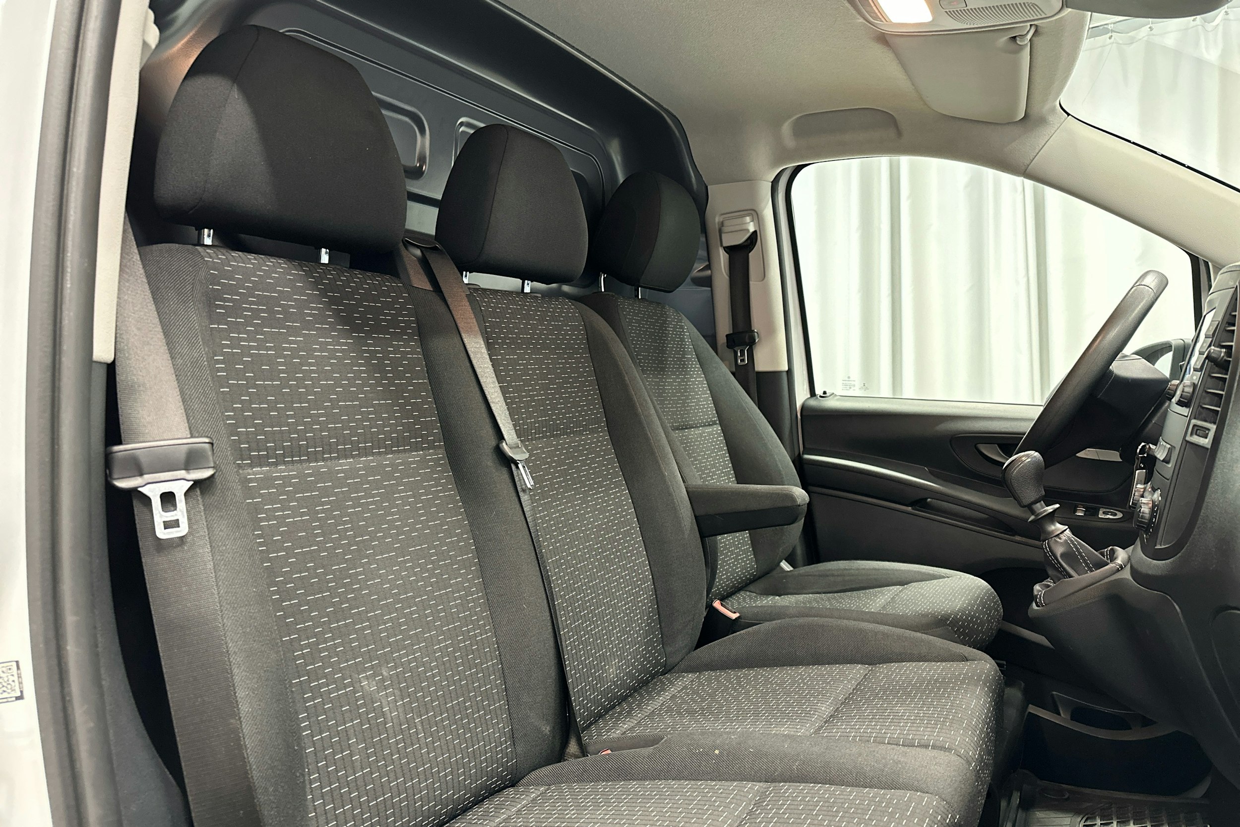 valkoinen Mercedes-Benz Vito 2021 kuva 13.