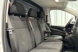 valkoinen Mercedes-Benz Vito 2021 kuva 13.