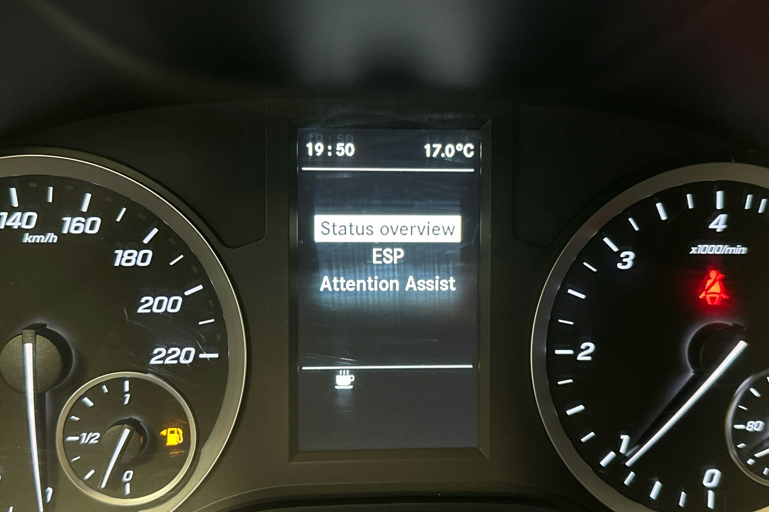 valkoinen Mercedes-Benz Vito 2021 kuva 18.