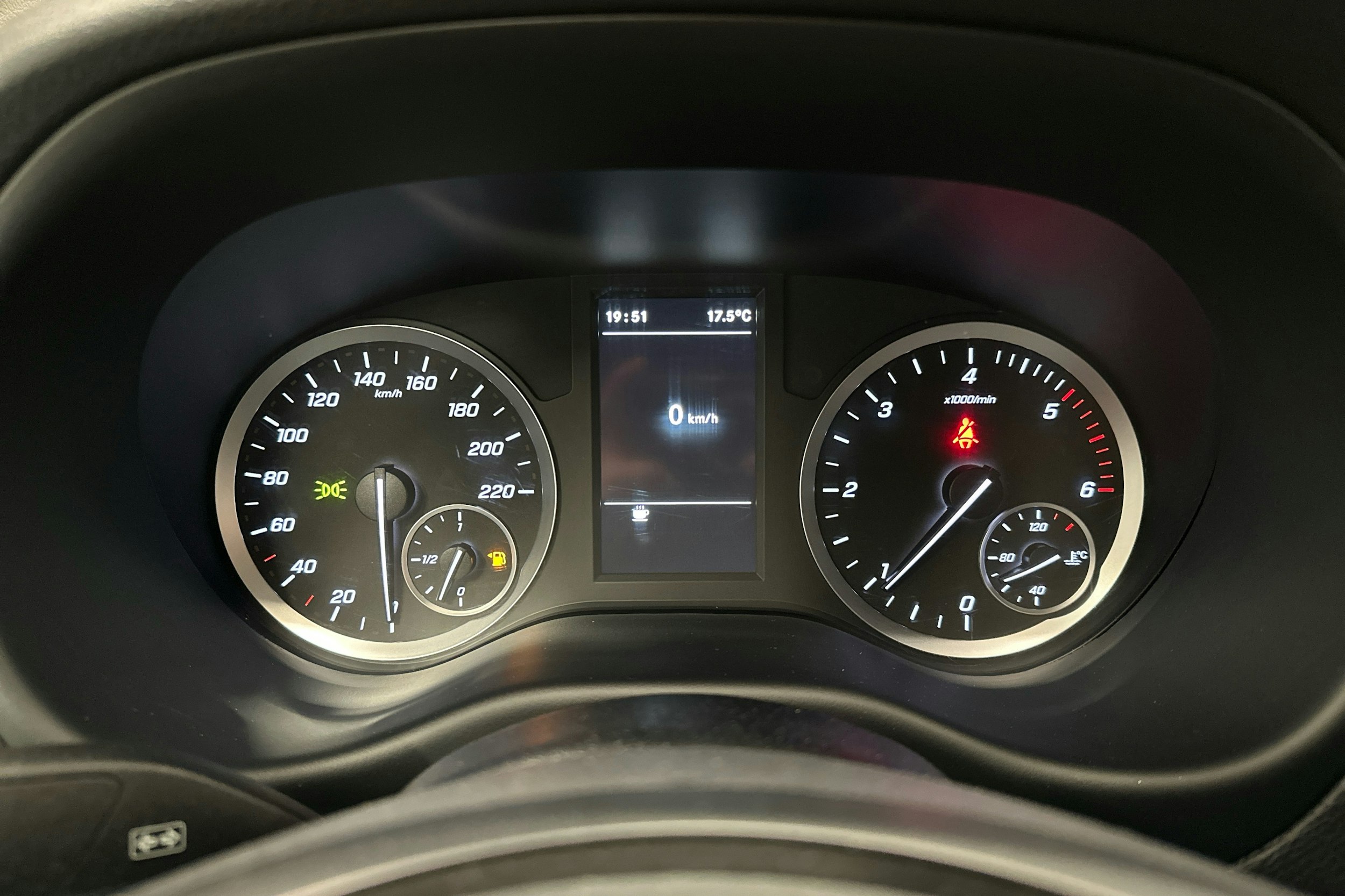 valkoinen Mercedes-Benz Vito 2021 kuva 20.