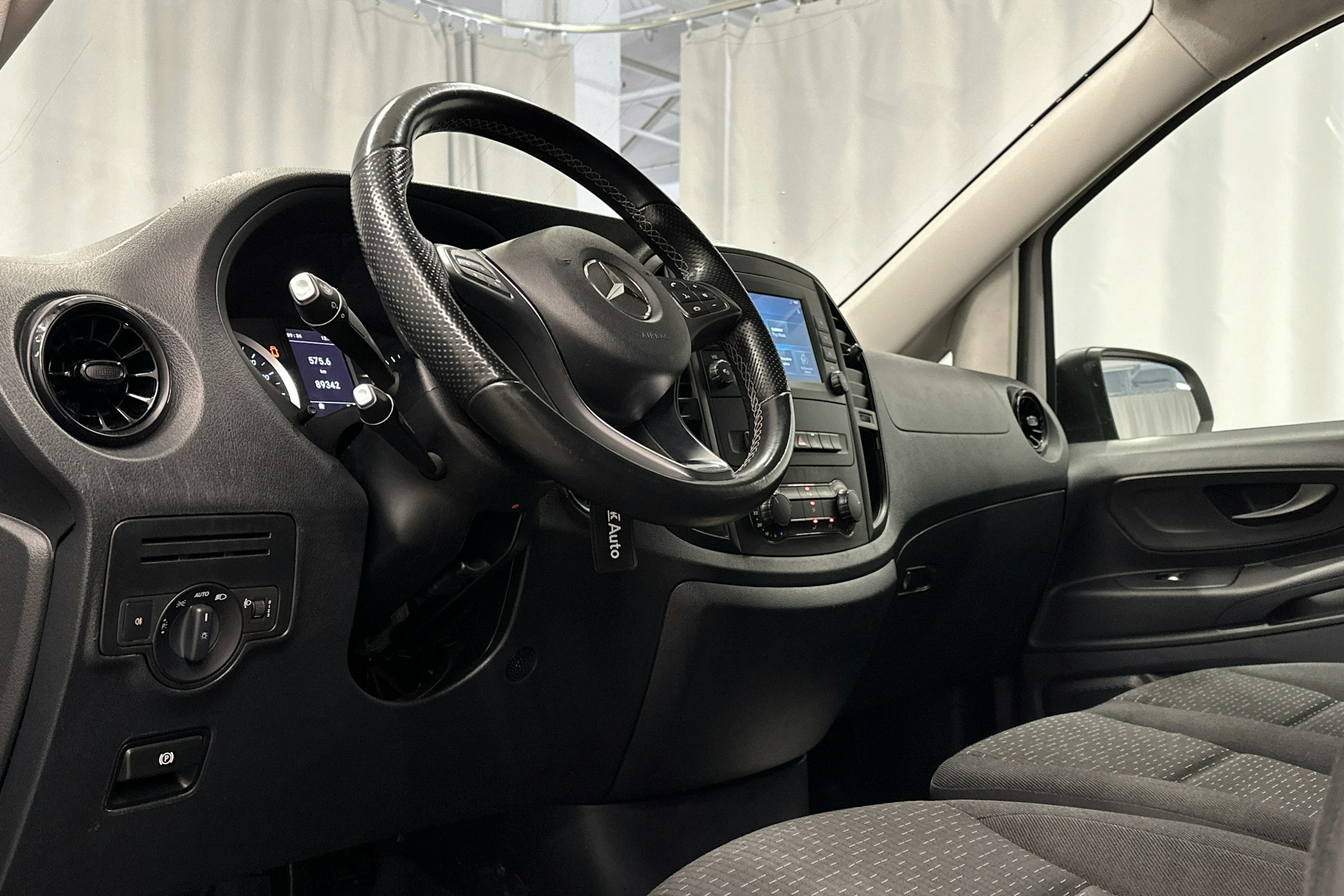 valkoinen Mercedes-Benz Vito 2021 kuva 6.