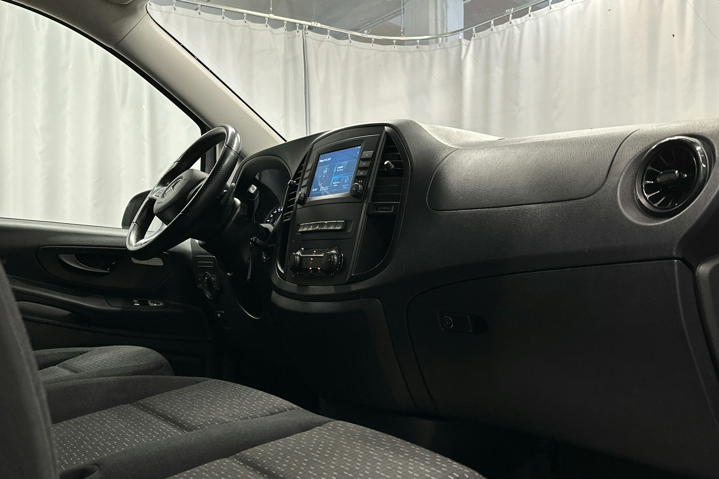 valkoinen Mercedes-Benz Vito 2021 kuva 8.
