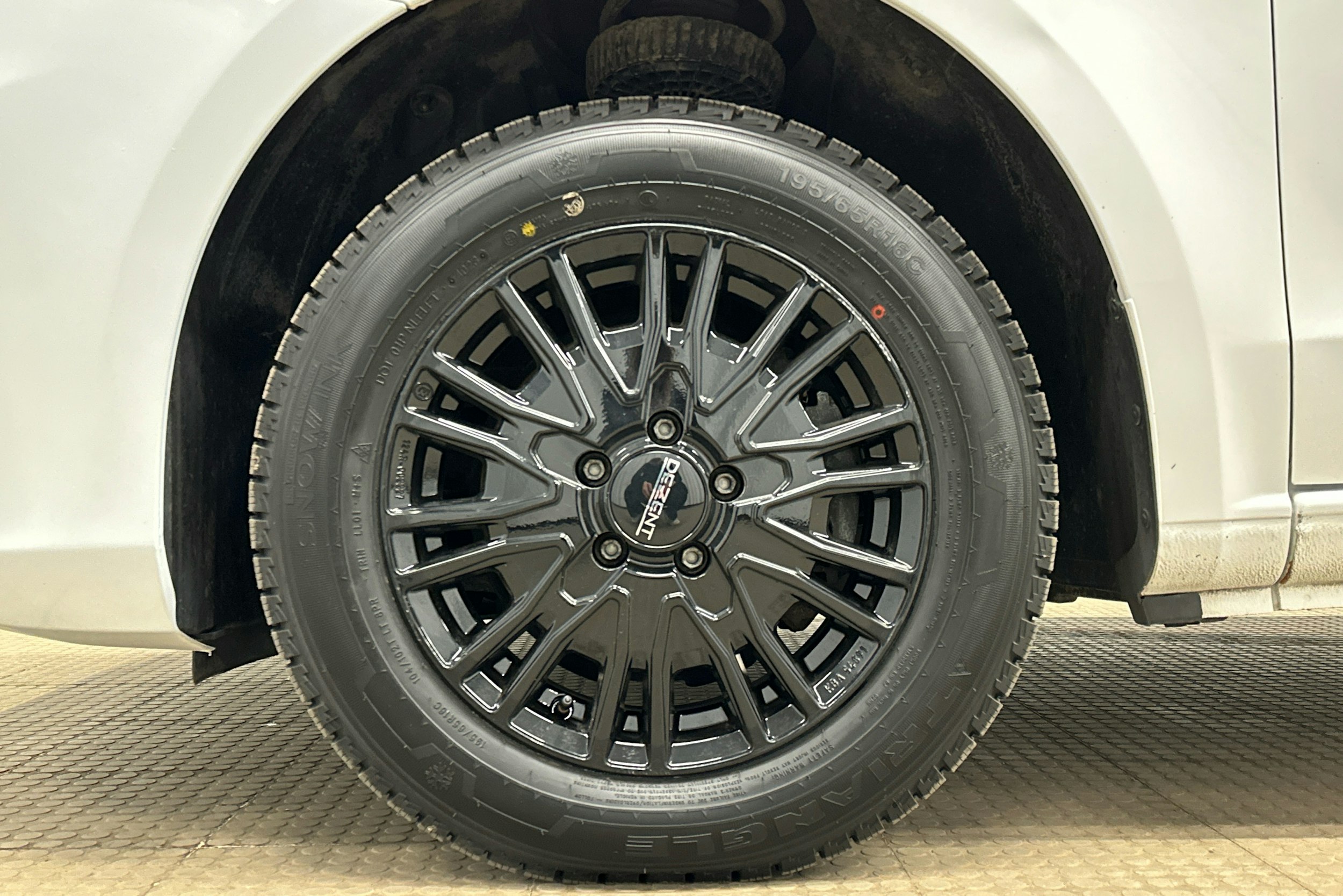 valkoinen Mercedes-Benz Vito 2021 kuva 9.