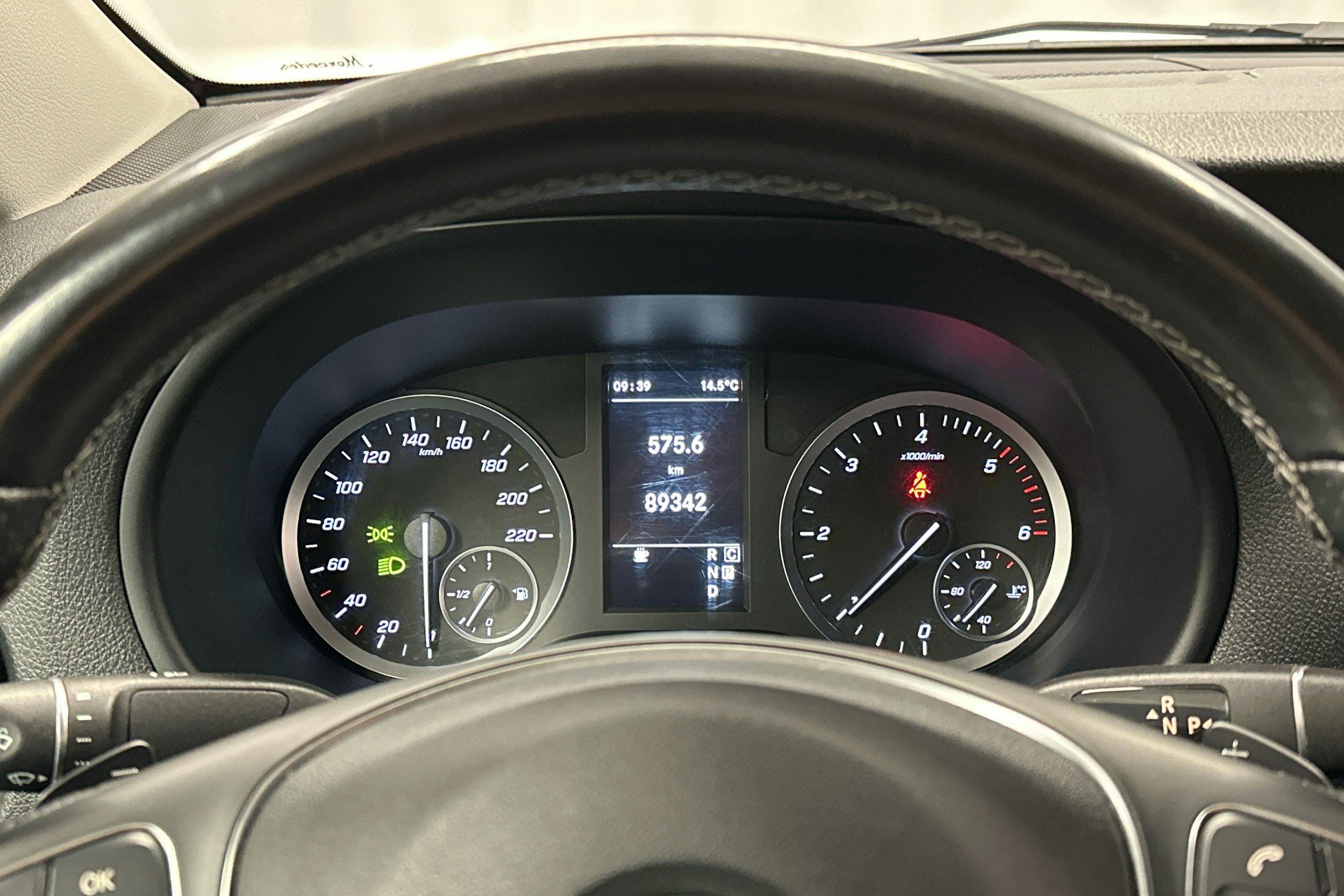 valkoinen Mercedes-Benz Vito 2021 kuva 14.