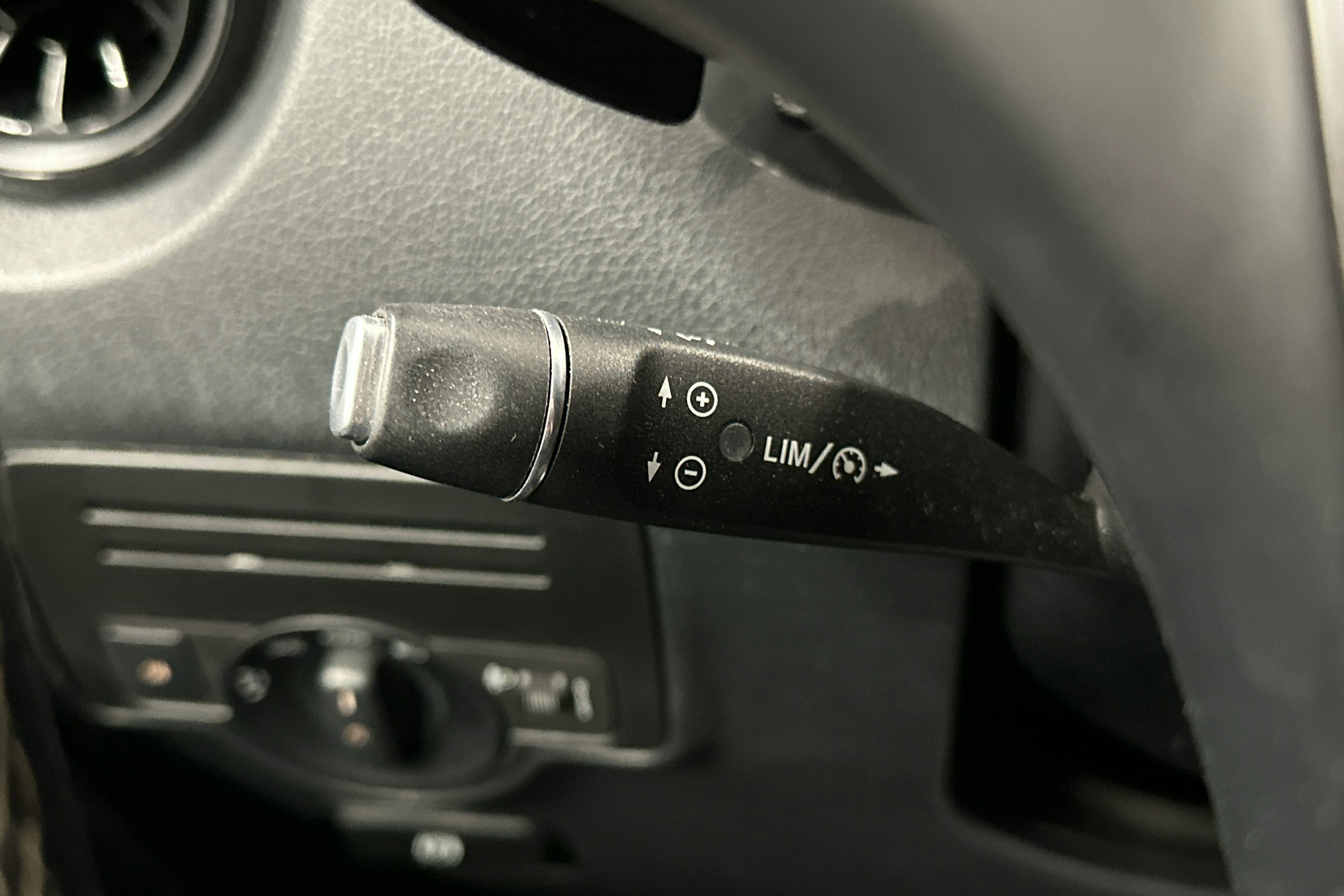 valkoinen Mercedes-Benz Vito 2021 kuva 15.
