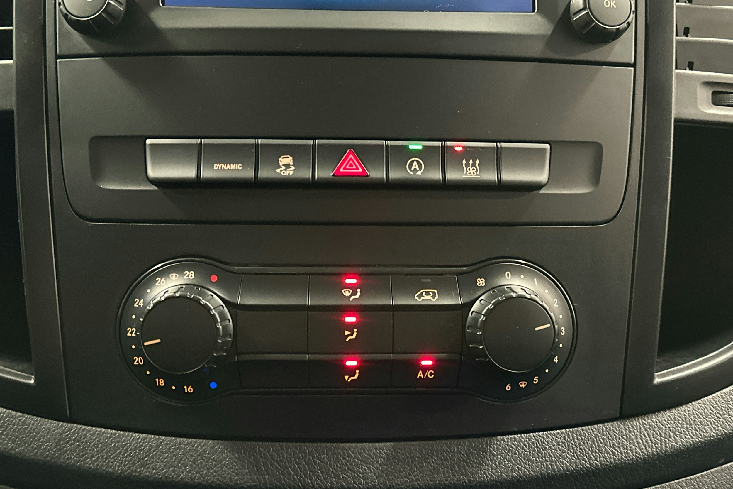 valkoinen Mercedes-Benz Vito 2021 kuva 16.