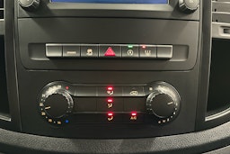 valkoinen Mercedes-Benz Vito 2021 kuva 16.