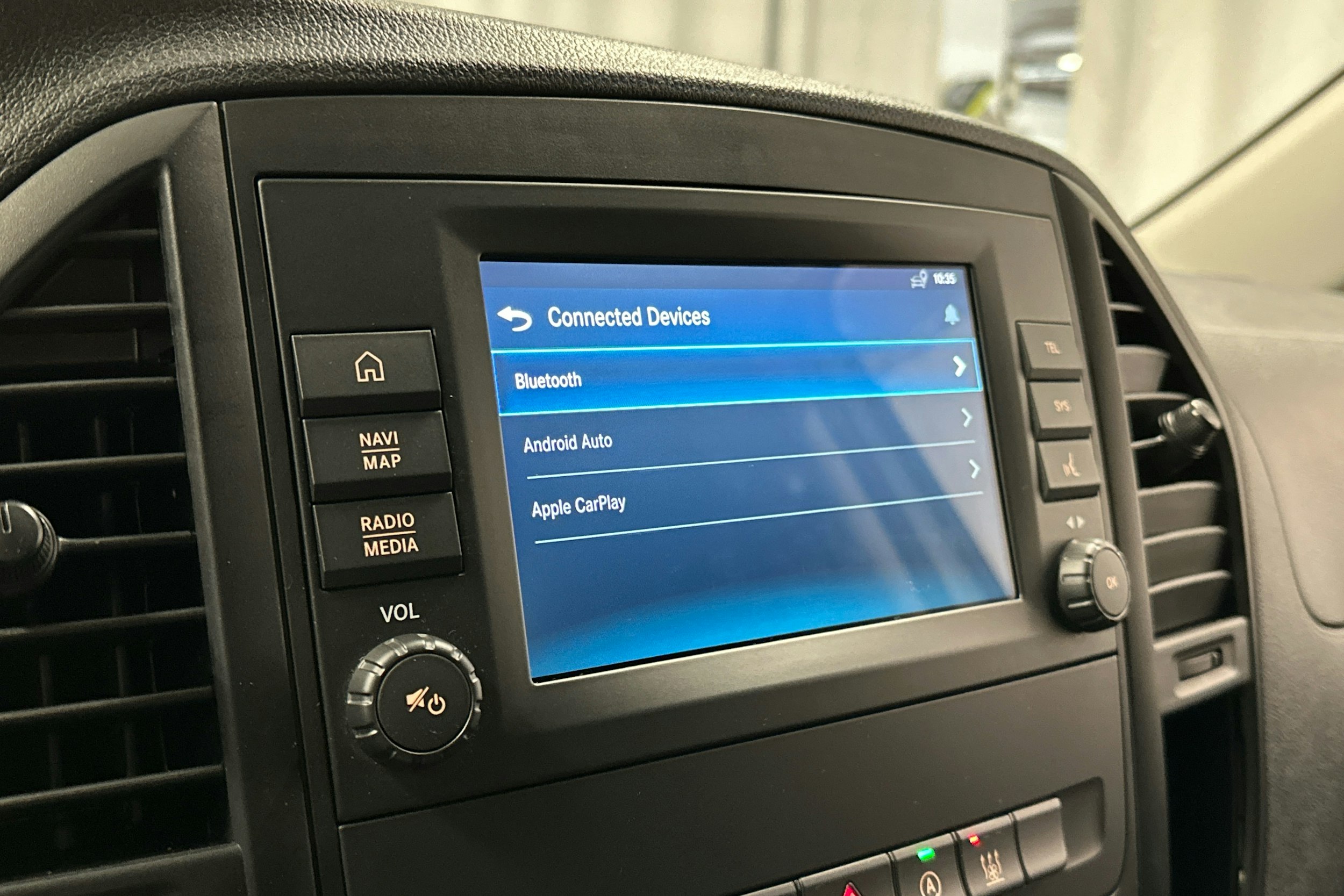 valkoinen Mercedes-Benz Vito 2021 kuva 18.