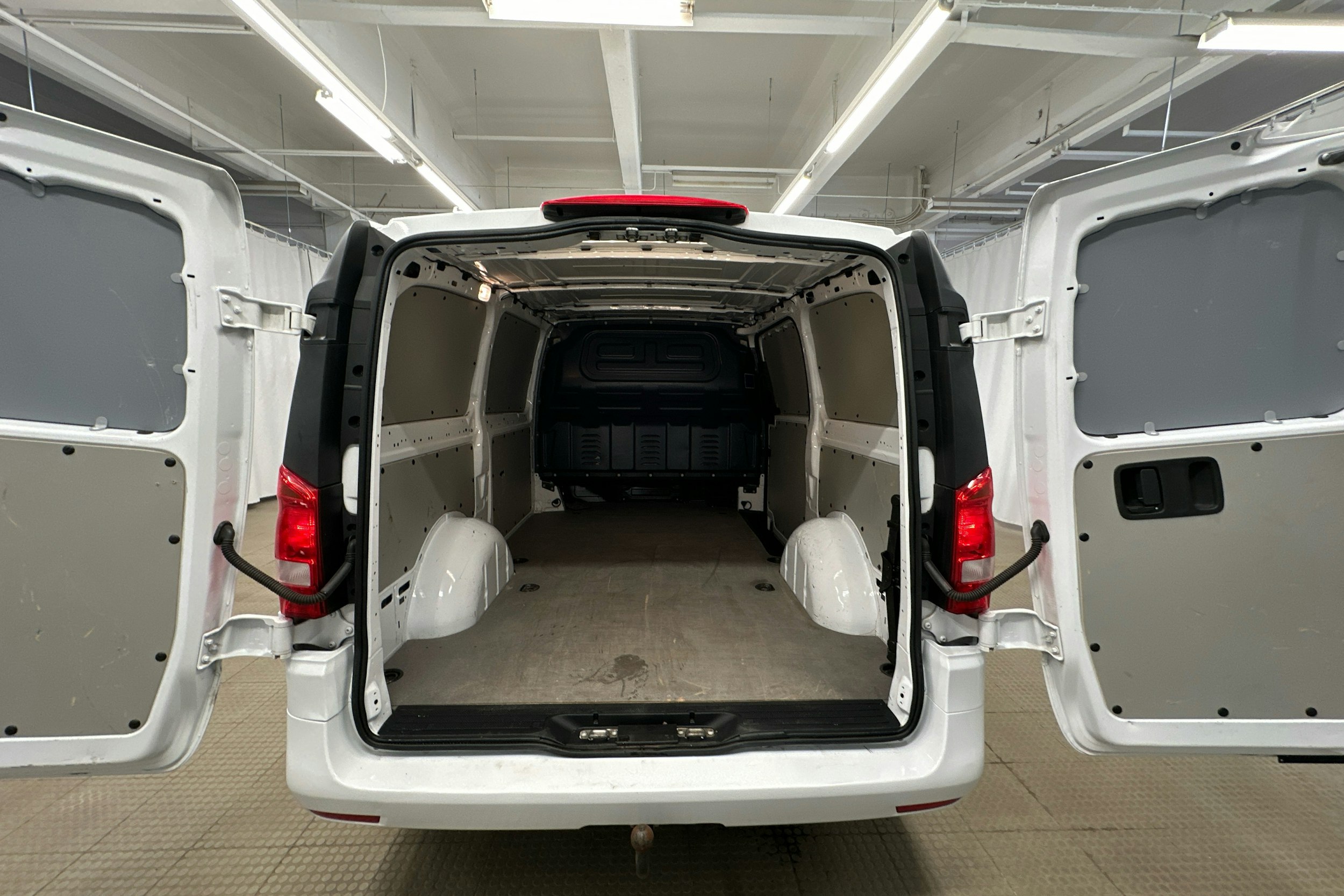 valkoinen Mercedes-Benz Vito 2021 kuva 20.