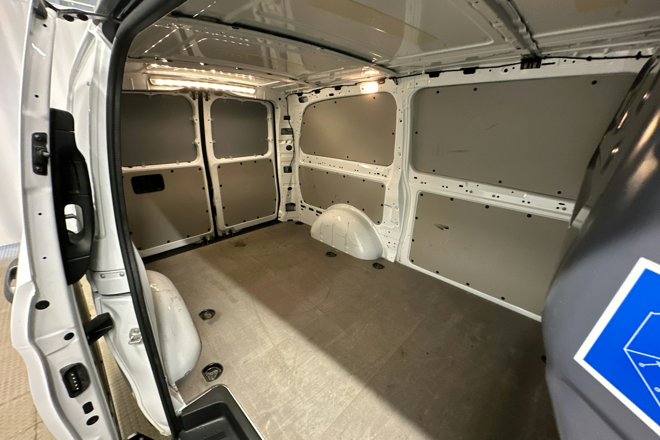 valkoinen Mercedes-Benz Vito 2021 kuva 21.