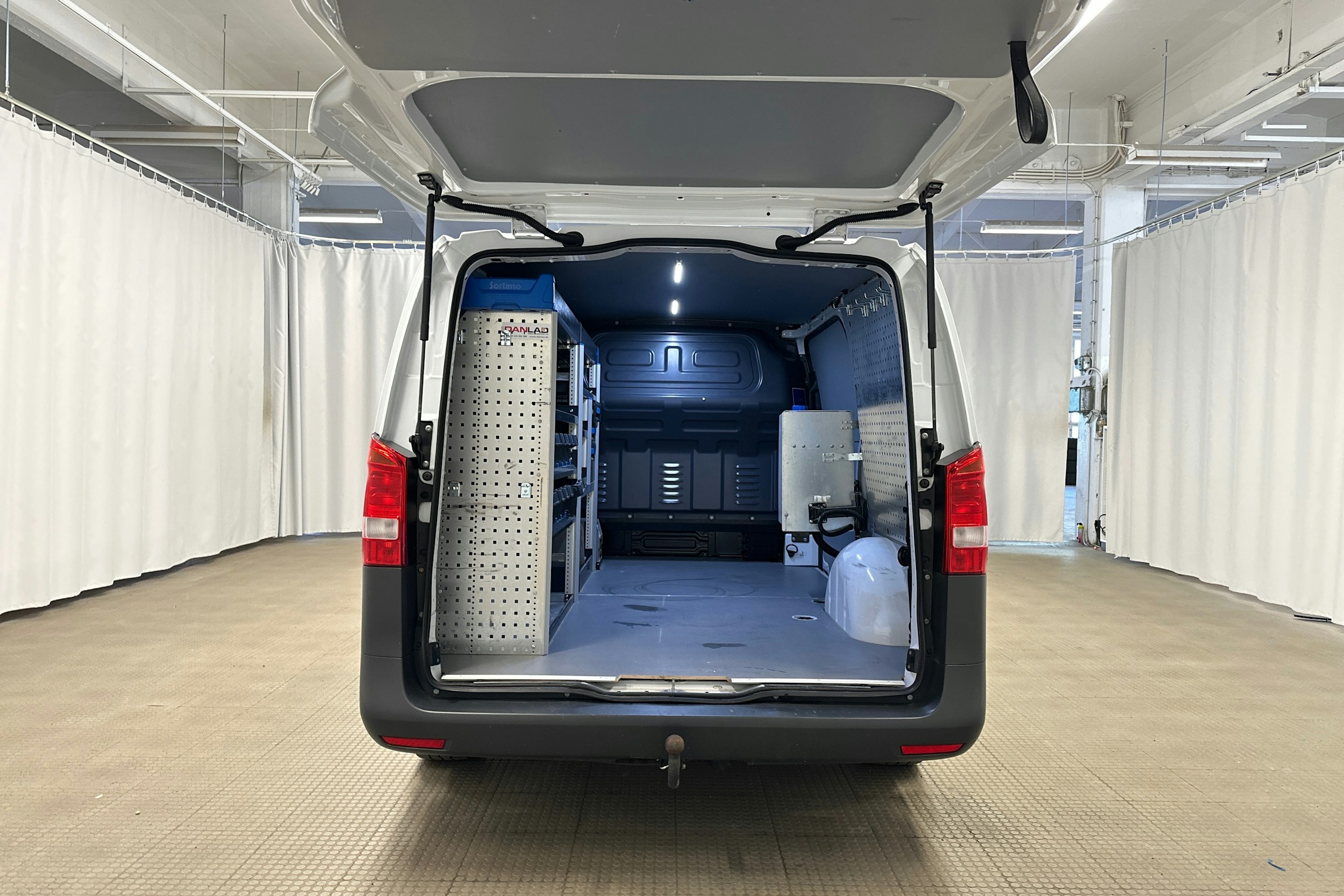 valkoinen Mercedes-Benz Vito 2021 kuva 10.