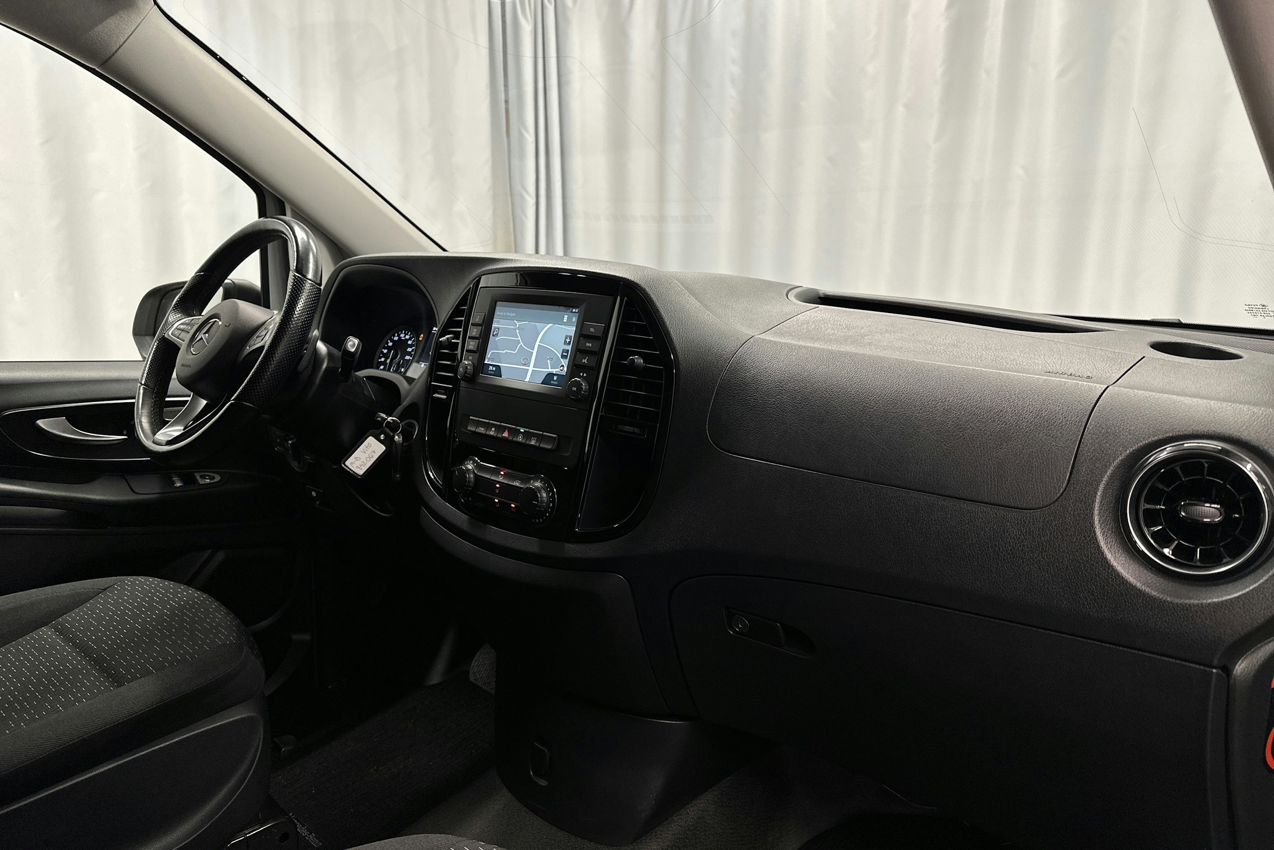 valkoinen Mercedes-Benz Vito 2021 kuva 14.