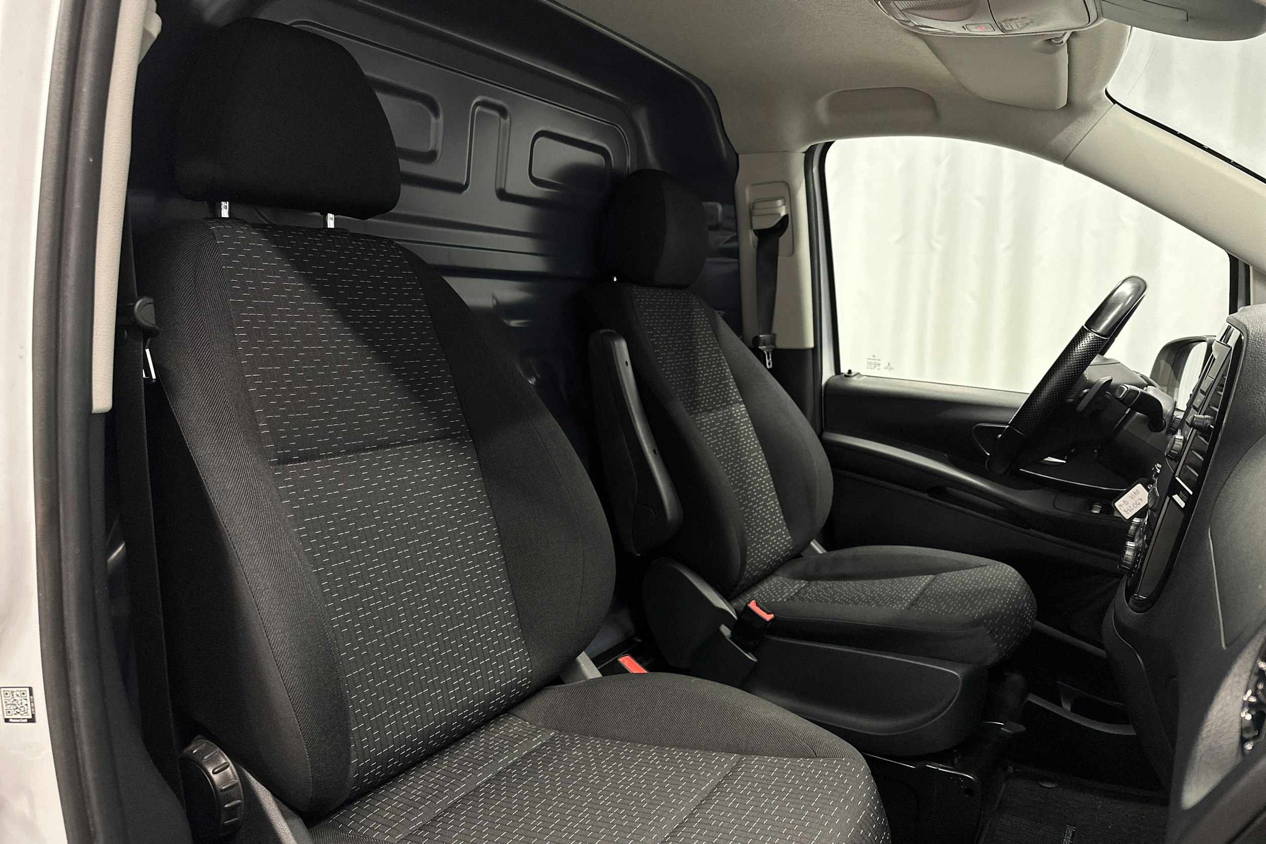 valkoinen Mercedes-Benz Vito 2021 kuva 15.