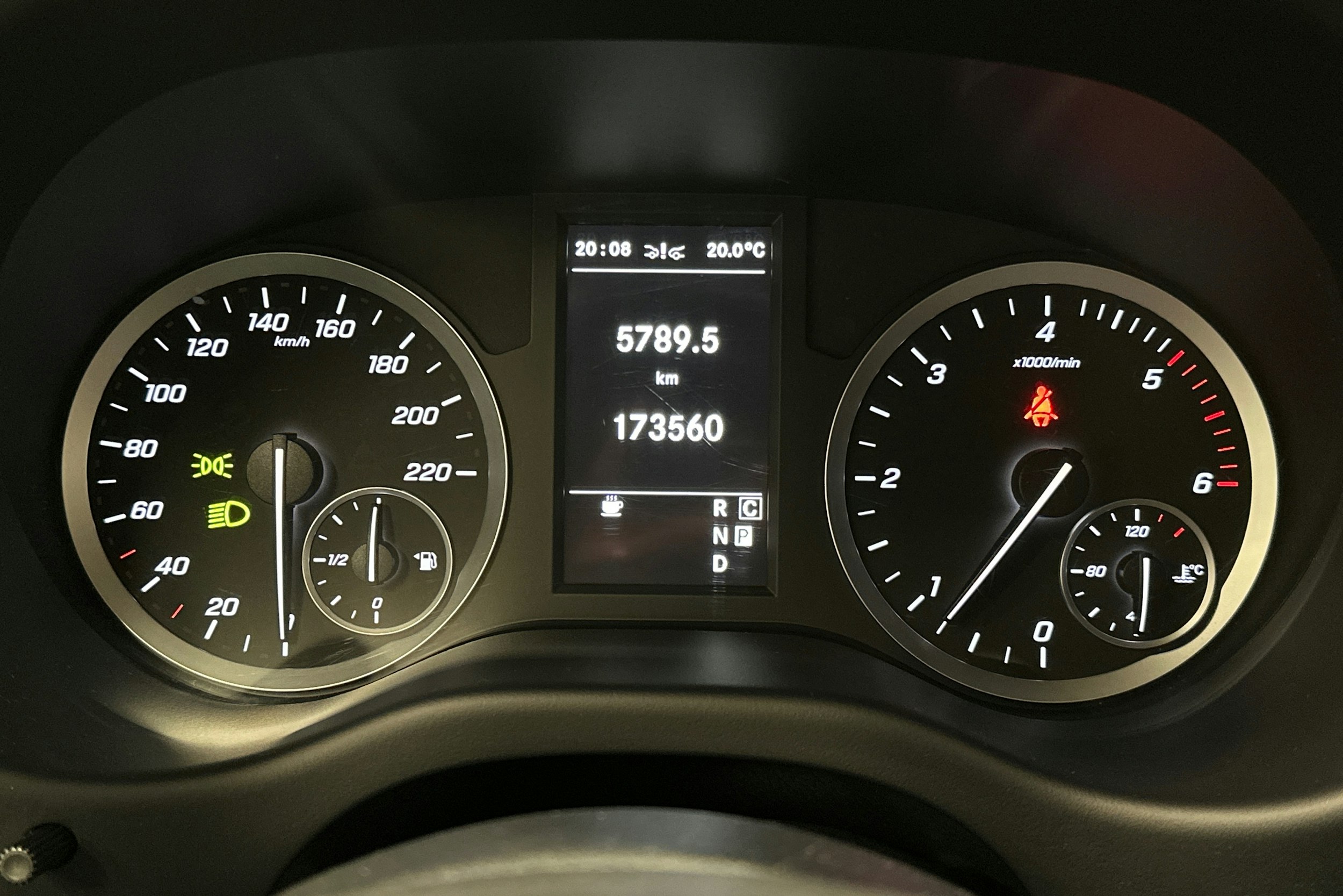 valkoinen Mercedes-Benz Vito 2021 kuva 19.
