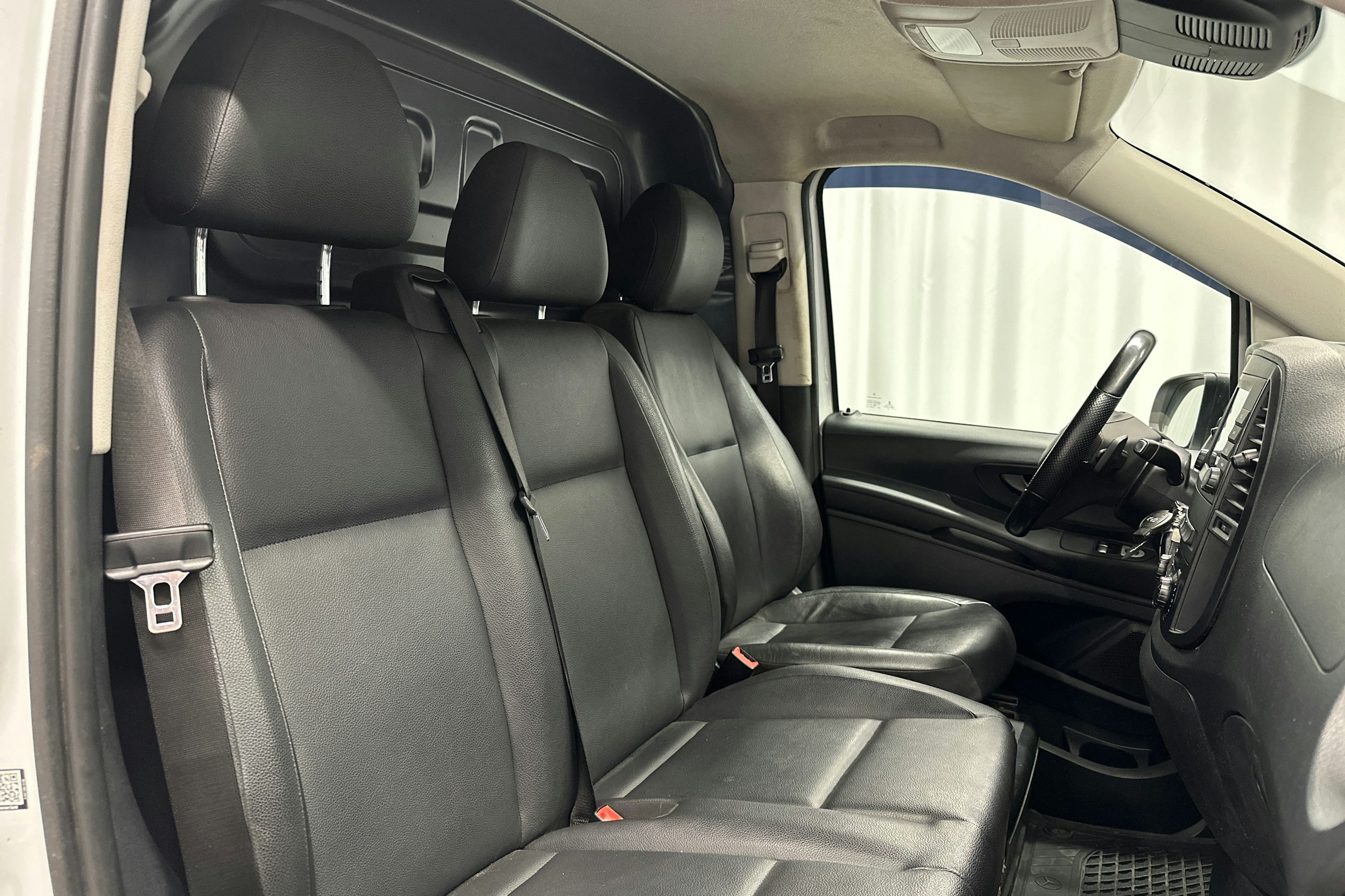valkoinen Mercedes-Benz Vito 2021 kuva 14.