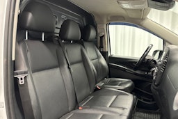 valkoinen Mercedes-Benz Vito 2021 kuva 14.