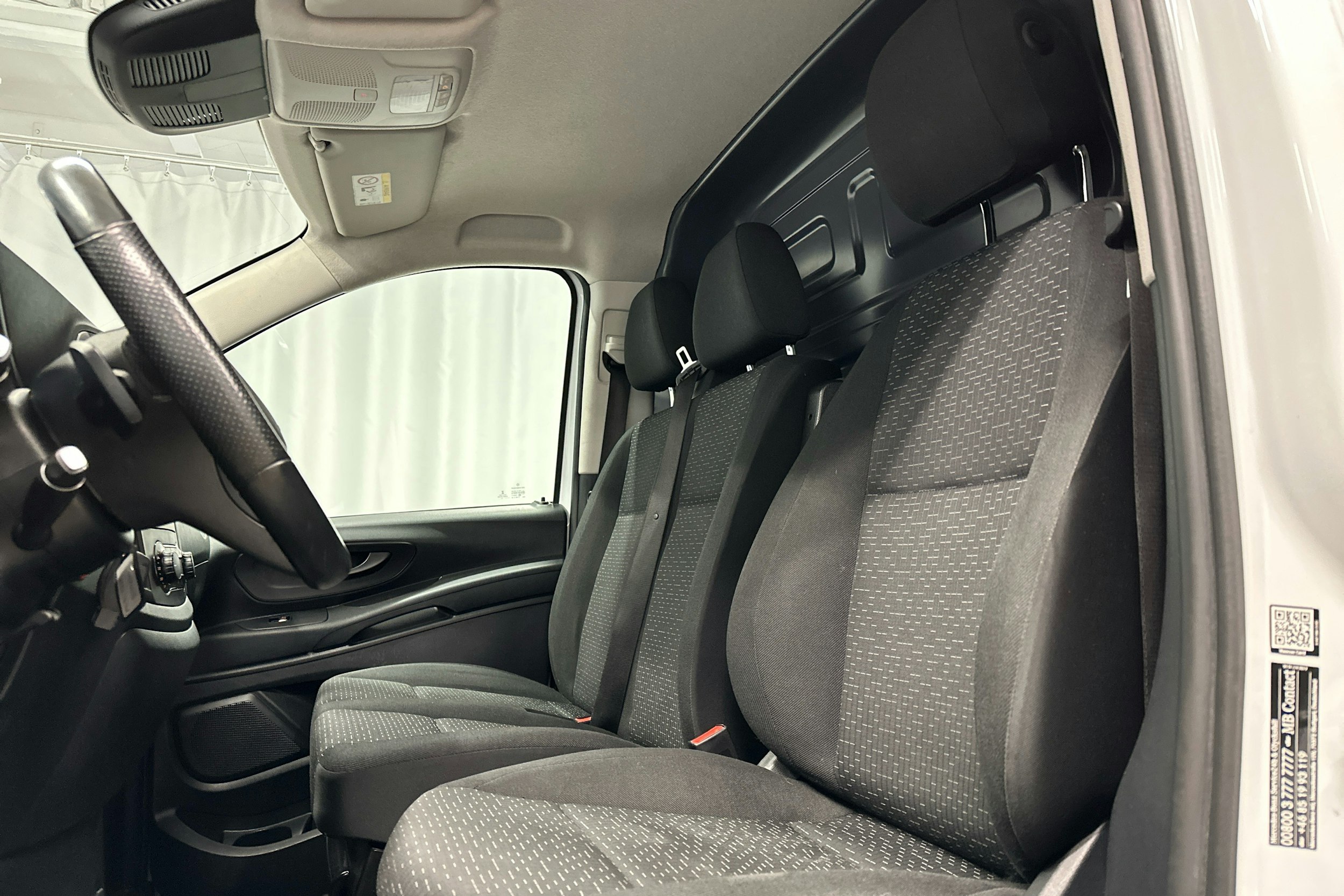 valkoinen Mercedes-Benz Vito 2021 kuva 8.