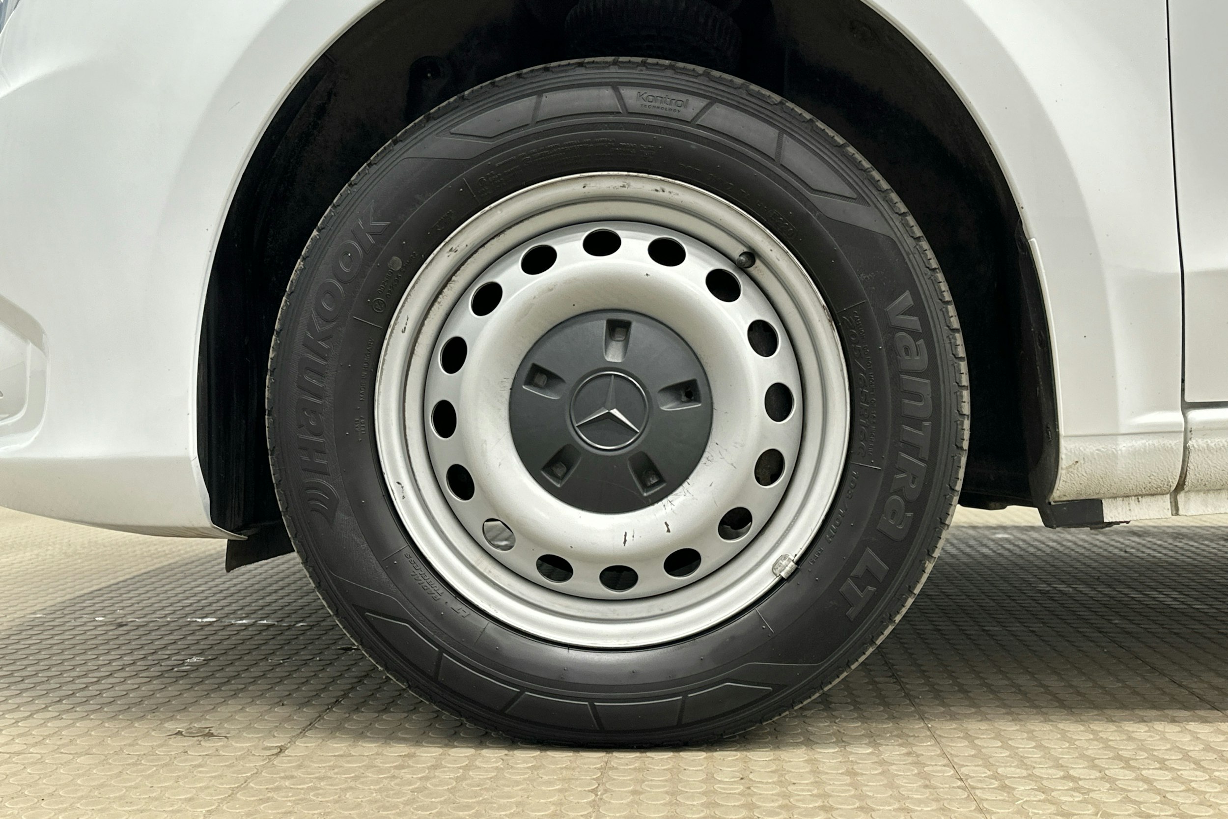 valkoinen Mercedes-Benz Vito 2021 kuva 9.