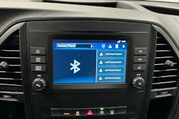 valkoinen Mercedes-Benz Vito 2021 kuva 17.