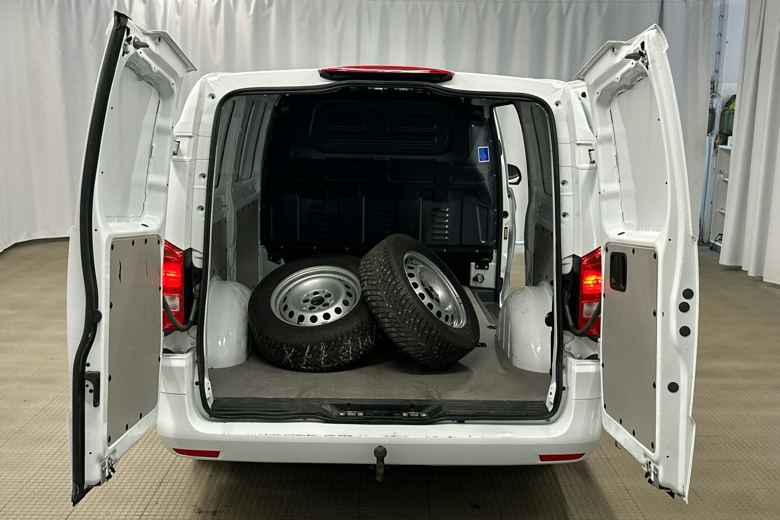 valkoinen Mercedes-Benz Vito 2021 kuva 21.