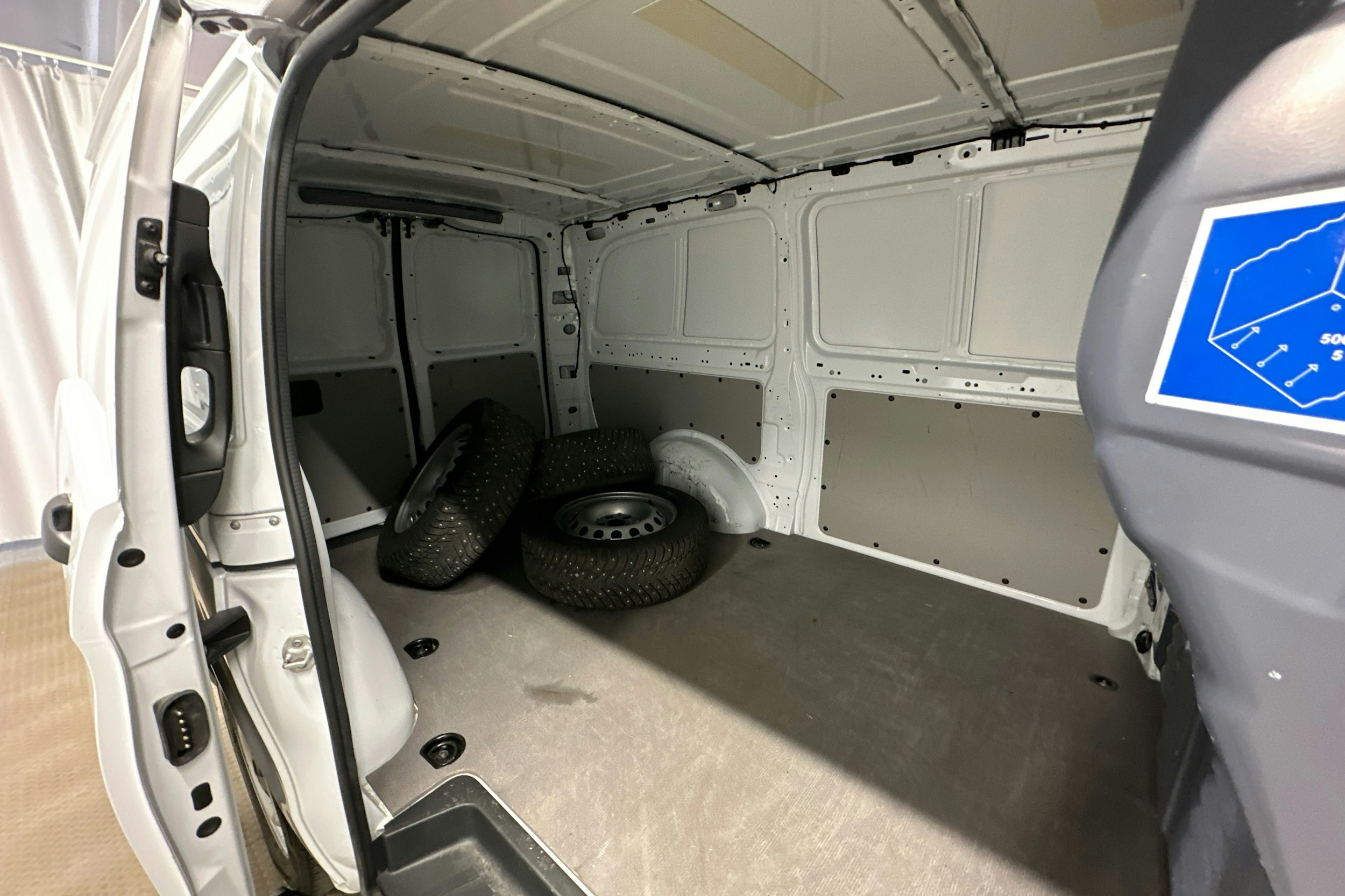 valkoinen Mercedes-Benz Vito 2021 kuva 23.