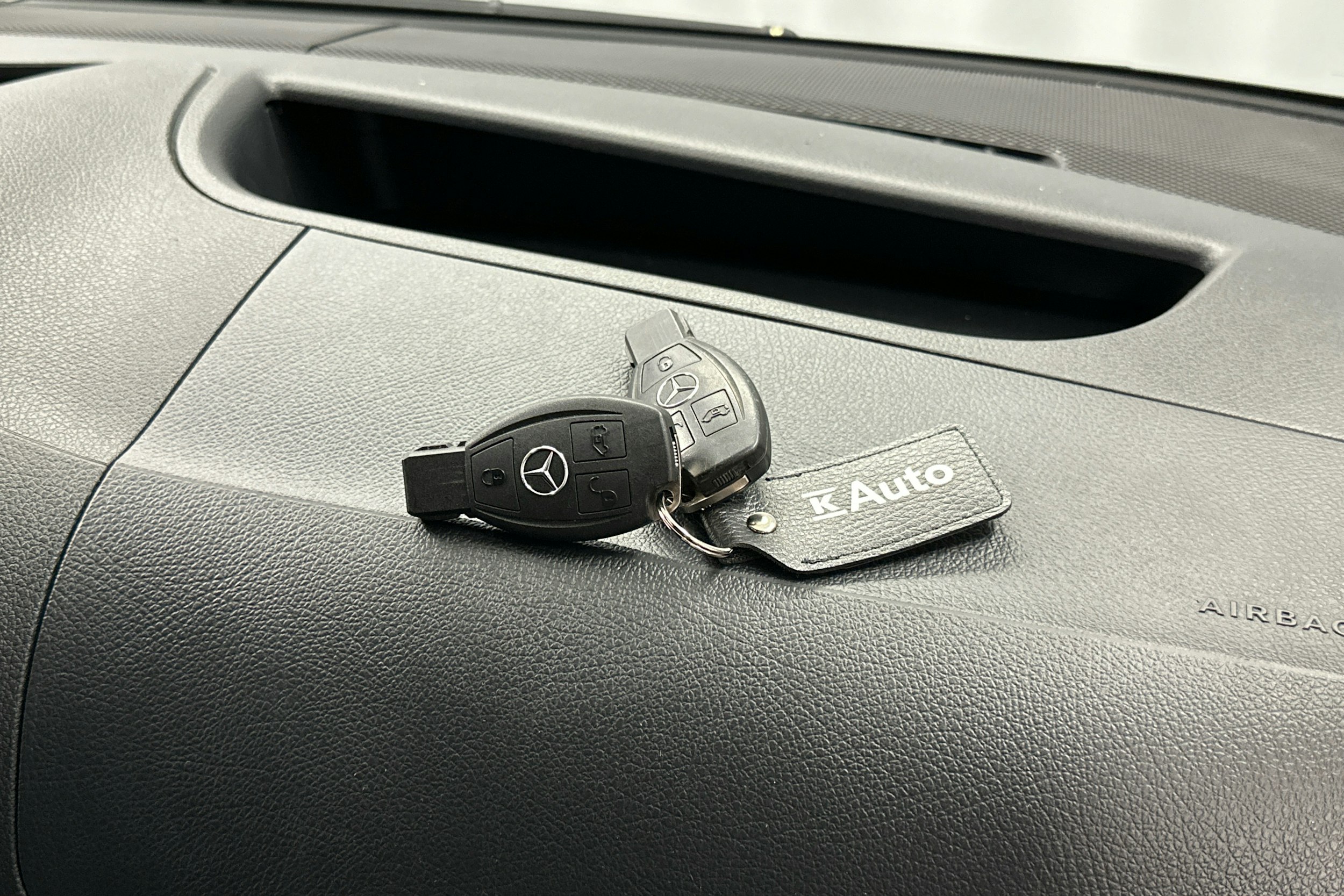 valkoinen Mercedes-Benz Vito 2021 kuva 24.