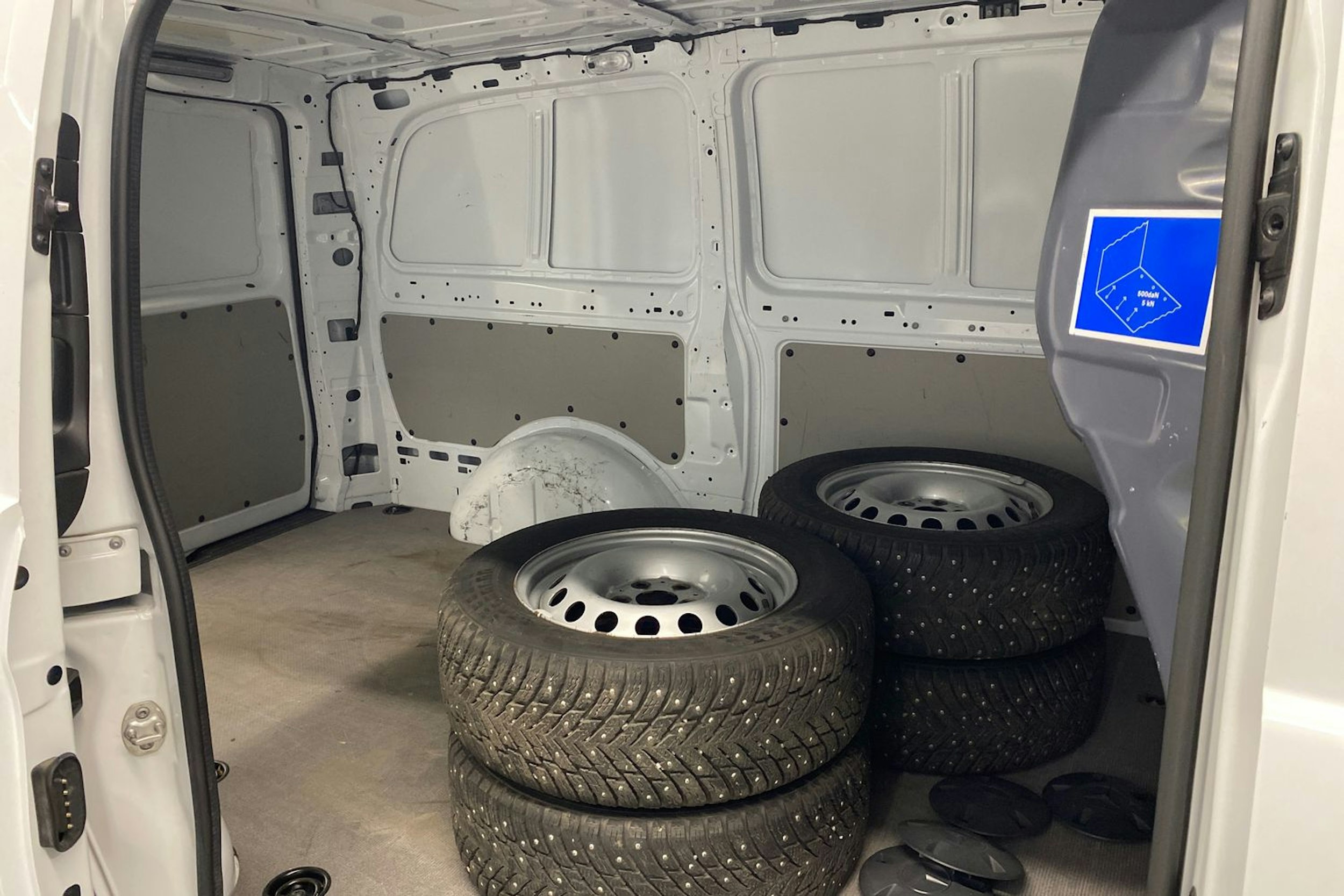 valkoinen Mercedes-Benz Vito 2021 kuva 25.