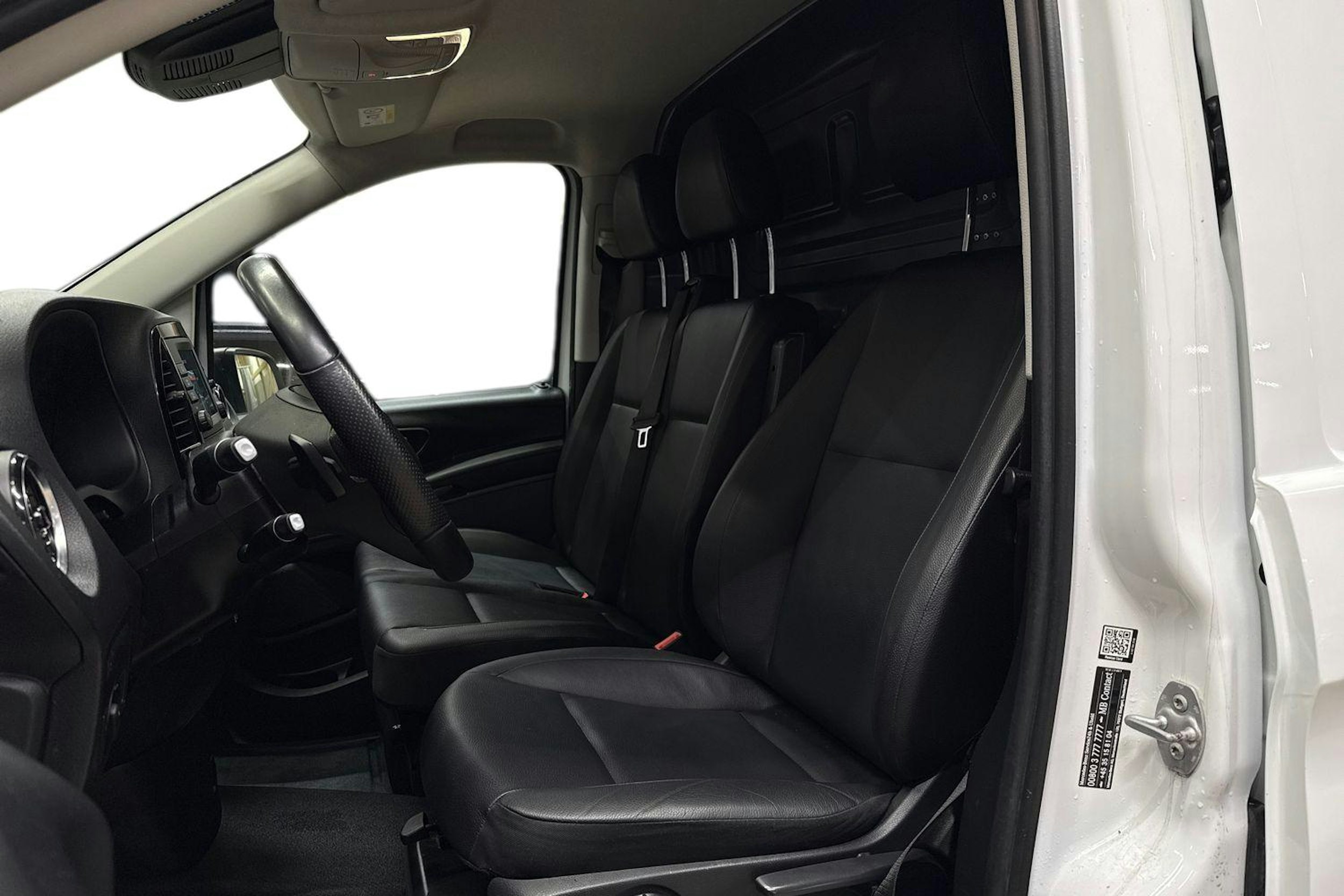 valkoinen Mercedes-Benz Vito 2021 kuva 8.