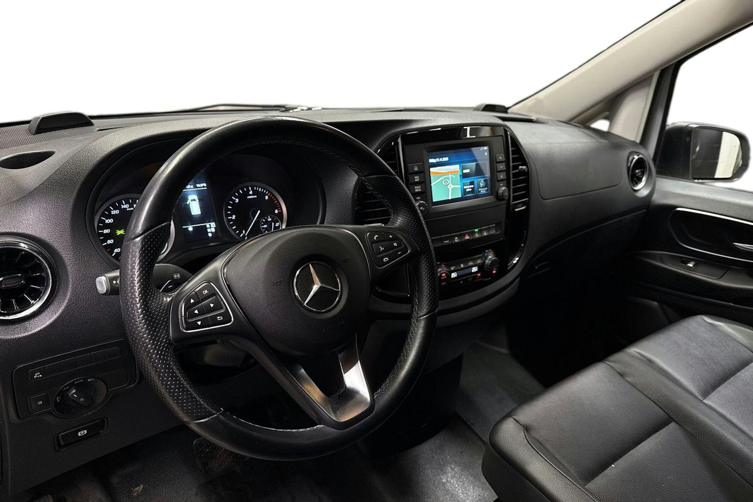 valkoinen Mercedes-Benz Vito 2021 kuva 9.