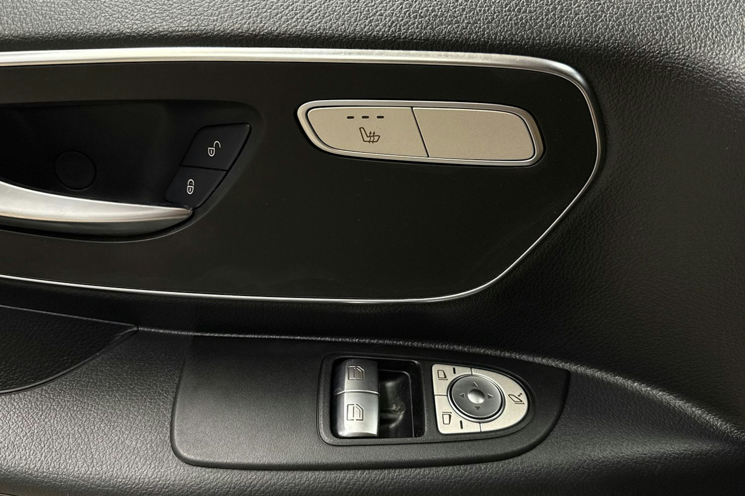 valkoinen Mercedes-Benz Vito 2021 kuva 13.