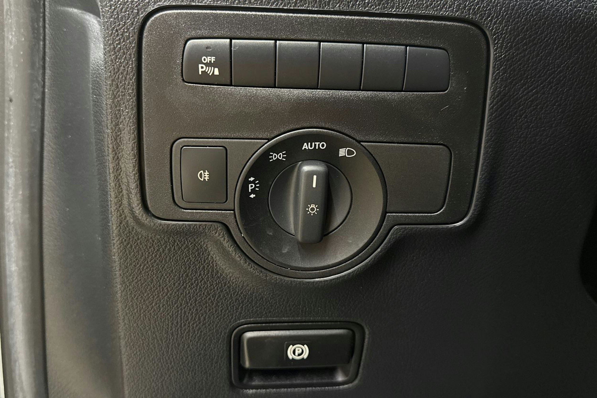 valkoinen Mercedes-Benz Vito 2021 kuva 15.