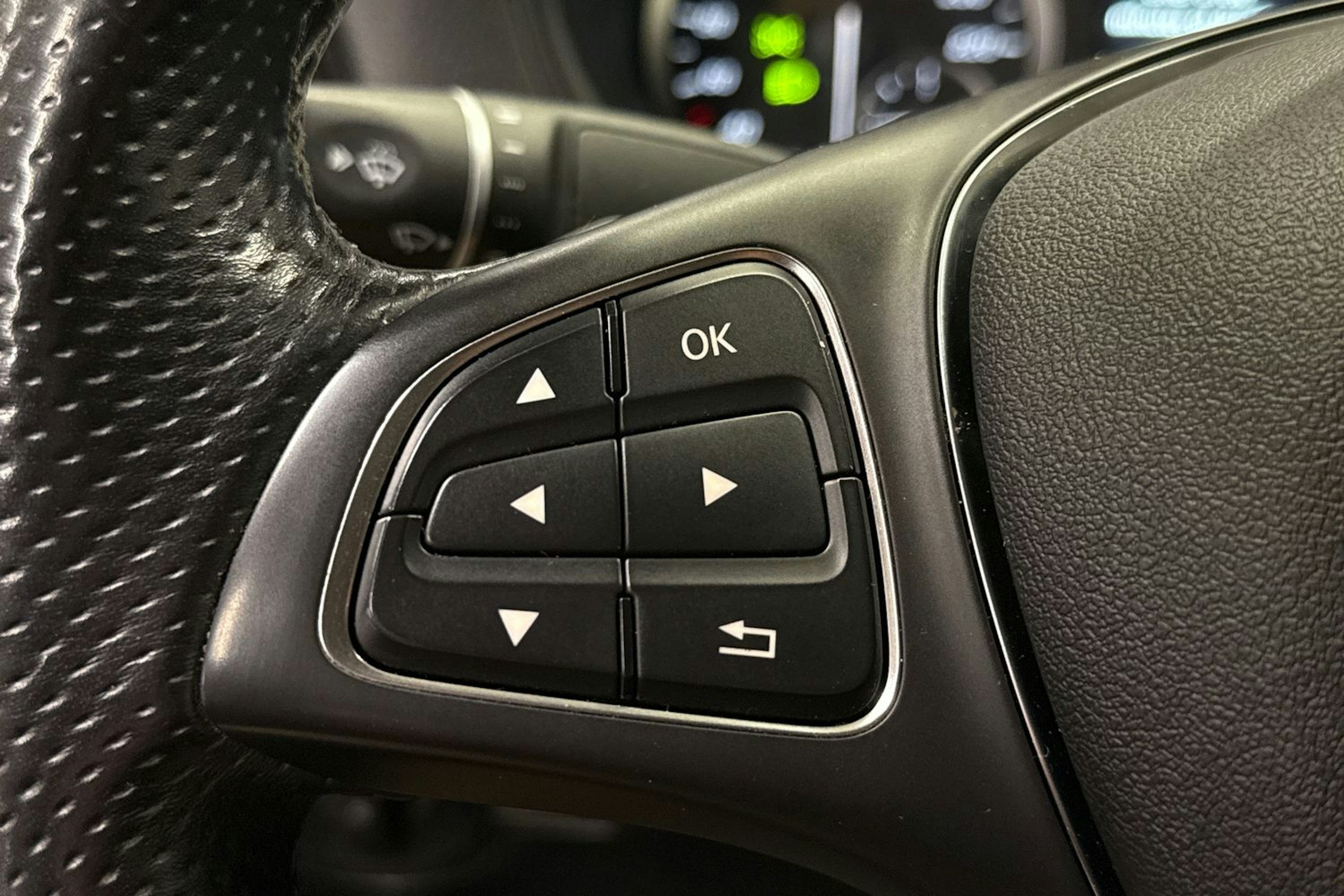 valkoinen Mercedes-Benz Vito 2021 kuva 16.