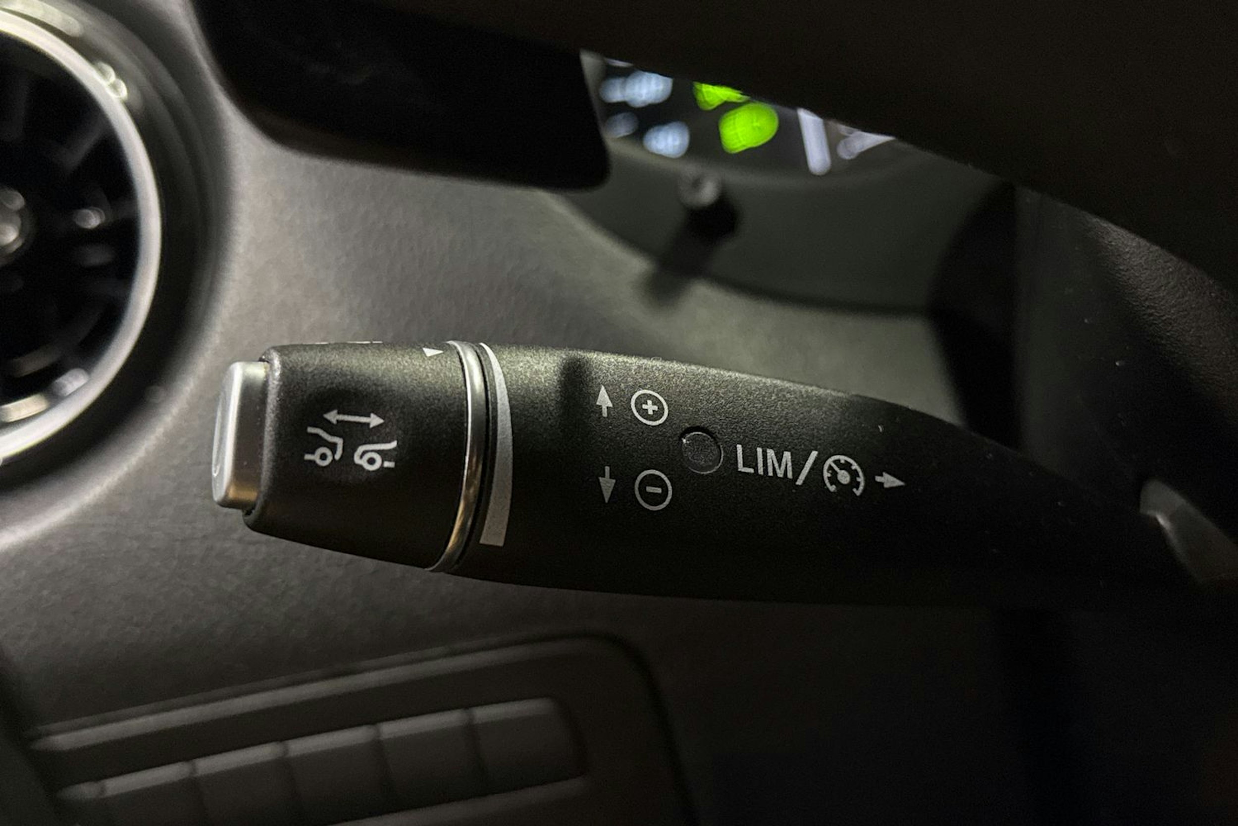 valkoinen Mercedes-Benz Vito 2021 kuva 18.