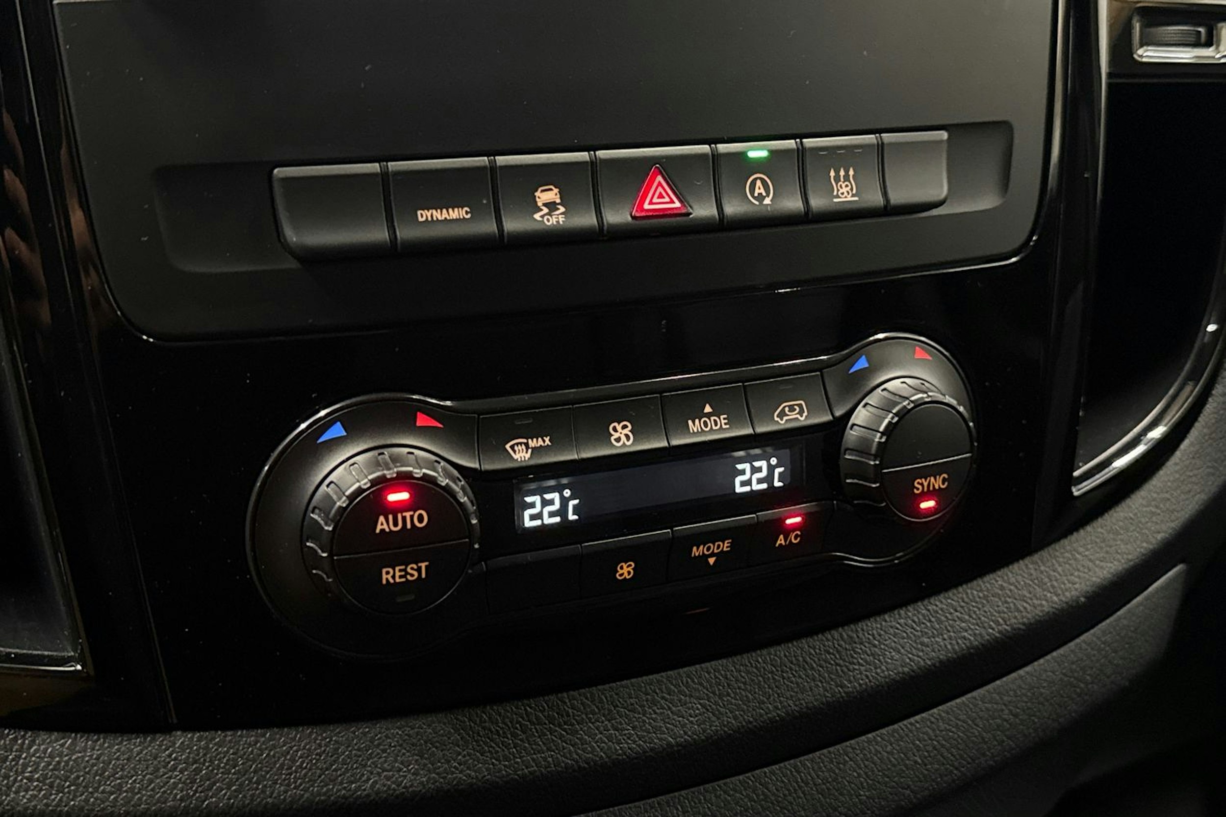 valkoinen Mercedes-Benz Vito 2021 kuva 24.