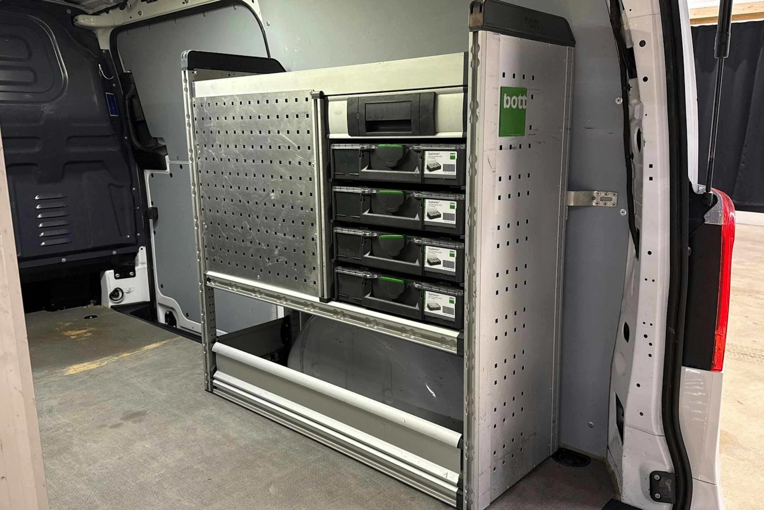 valkoinen Mercedes-Benz Vito 2021 kuva 27.