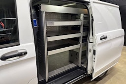 valkoinen Mercedes-Benz Vito 2021 kuva 29.