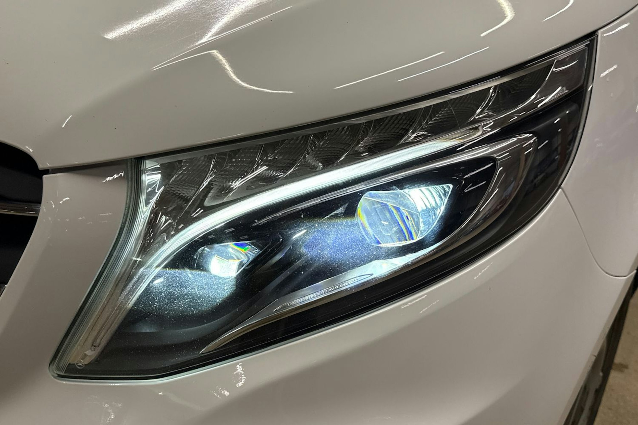 valkoinen Mercedes-Benz Vito 2021 kuva 31.