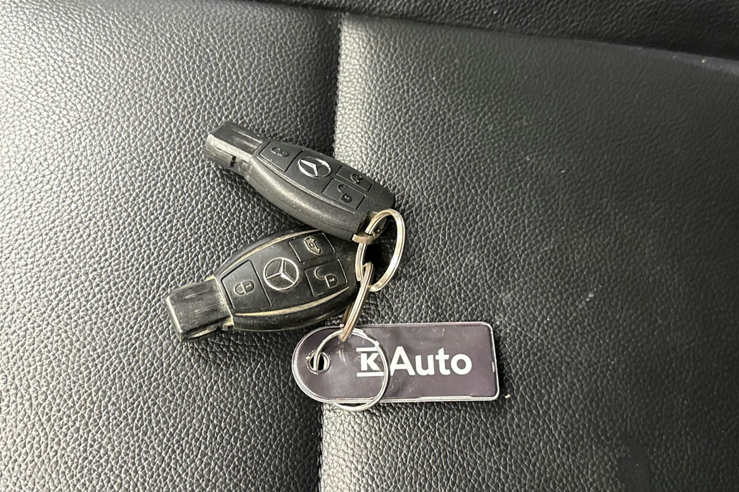 valkoinen Mercedes-Benz Vito 2021 kuva 34.