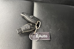 valkoinen Mercedes-Benz Vito 2021 kuva 34.